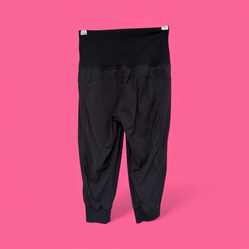 Lululemon Athletica Black Flattering Capris - Picture 2 of 9
